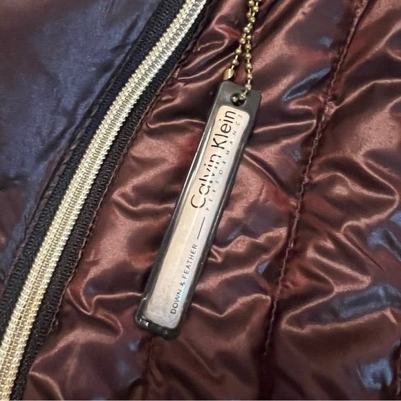 Calvin Klein Performance Mock Neck Down Lightweight Vest in Burgundy funnel neck - Picture 10 of 13